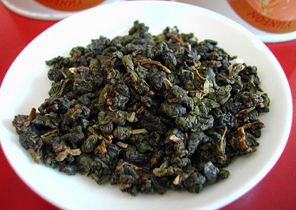 Có thể dễ dàng nhận biết trà Ô Long qua hình dạng đặc trưng là được vê thành từng viên với một cái đuôi